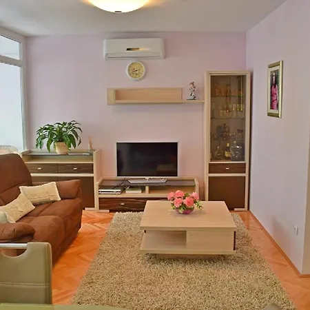 Ivanka In Apartament *