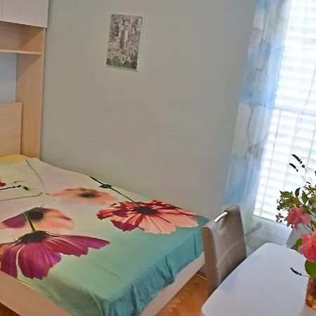 Ivanka In Apartman *